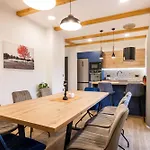 House Medvjed Kupjak